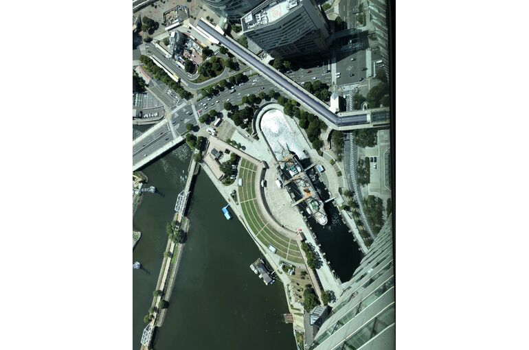 ランドマークタワー展望台から見た日本丸