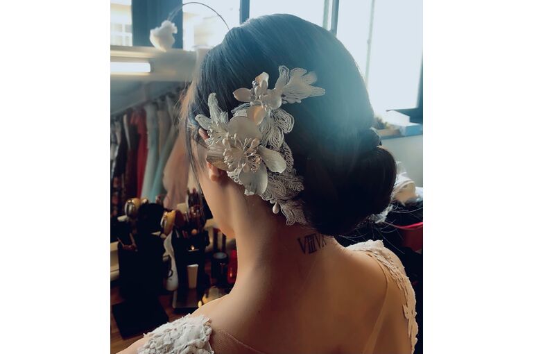花嫁様のヘアスタイル。ダウンシニヨン。