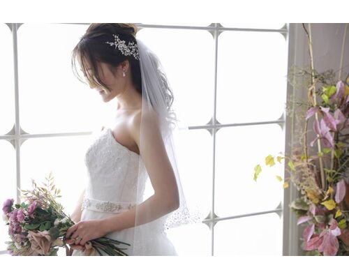 ウェディングドレスの花嫁様の横顔