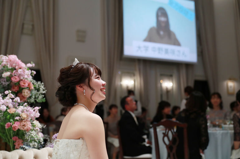 笑顔の花嫁様の横顔