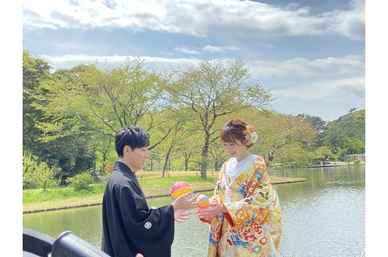 和服姿で見つめ合う新郎新婦様